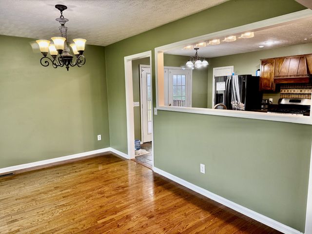 221 Main St, E, Hickman, TN 38567