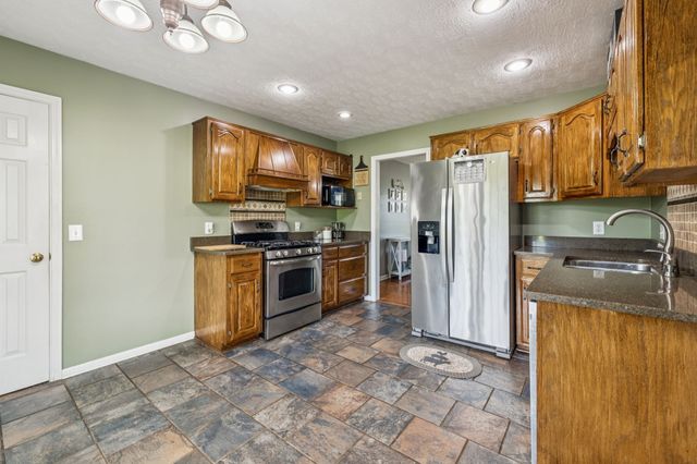 221 Main St, E, Hickman, TN 38567