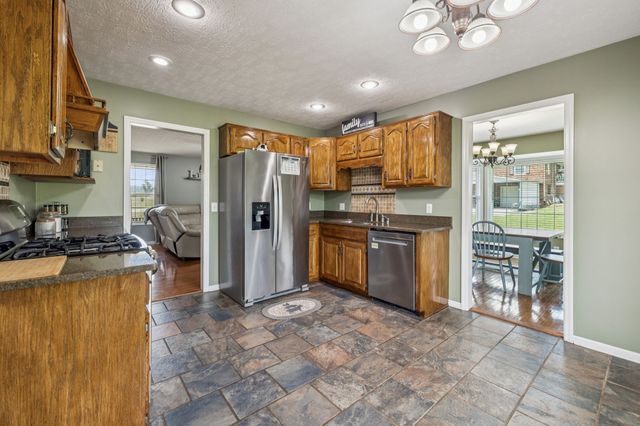 221 Main St, E, Hickman, TN 38567