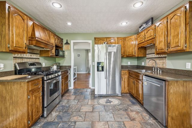 221 Main St, E, Hickman, TN 38567