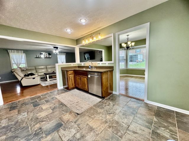 221 Main St, E, Hickman, TN 38567