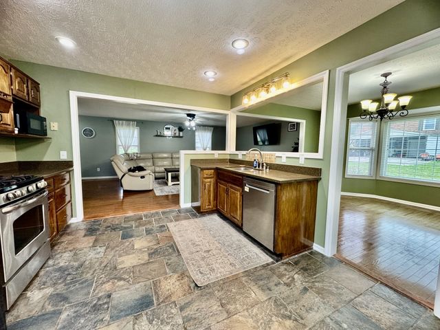 221 Main St, E, Hickman, TN 38567