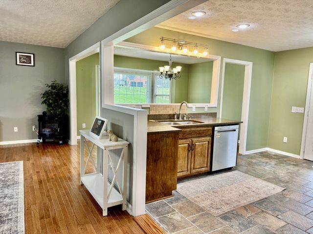 221 Main St, E, Hickman, TN 38567