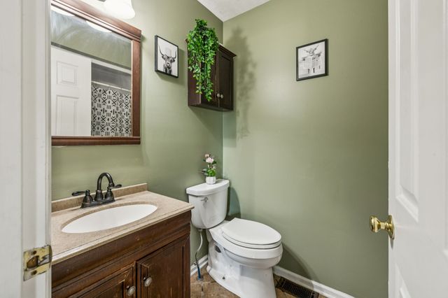 221 Main St, E, Hickman, TN 38567