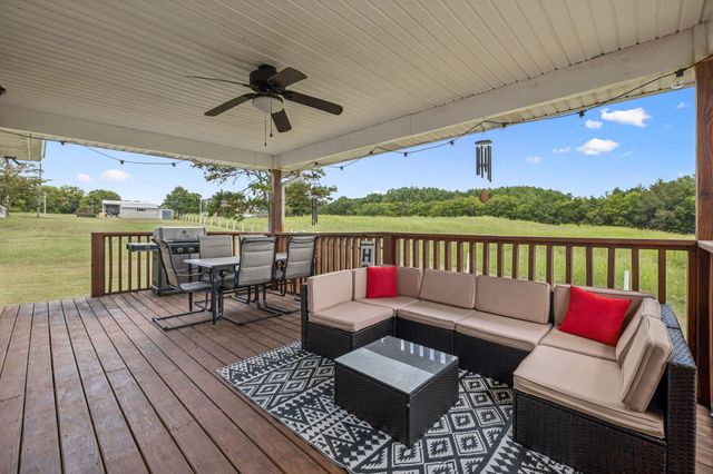 221 Main St, E, Hickman, TN 38567