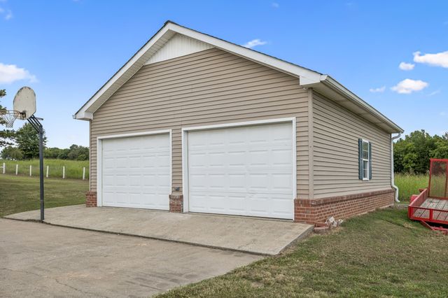 221 Main St, E, Hickman, TN 38567