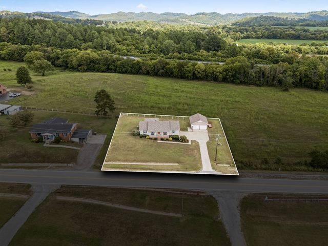 221 Main St, E, Hickman, TN 38567