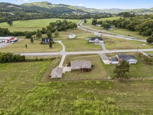 221 Main St, E, Hickman, TN 38567