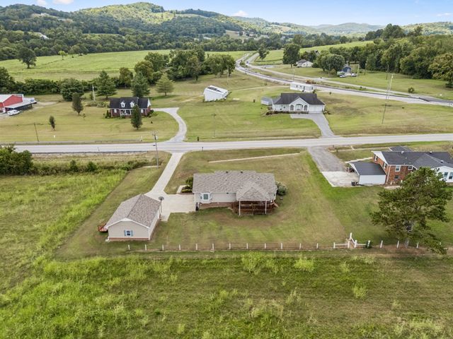 221 Main St, E, Hickman, TN 38567