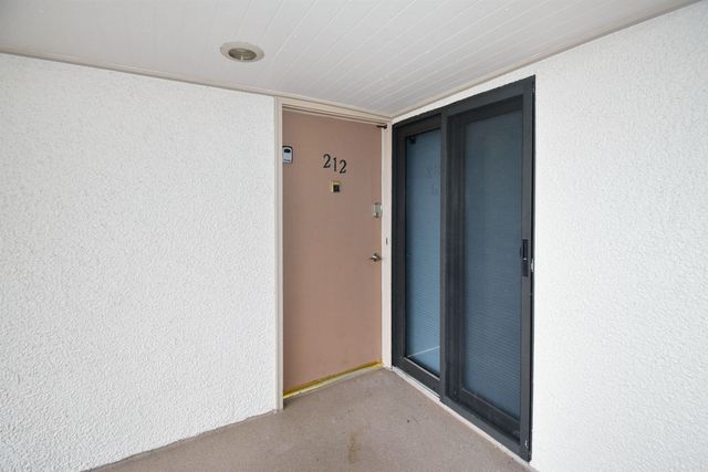 2 Dondanville Rd 212, St Augustine, FL 32080