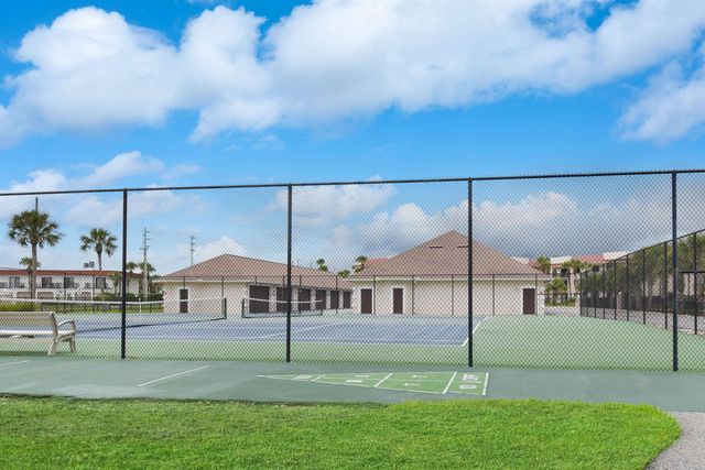 2 Dondanville Rd 212, St Augustine, FL 32080