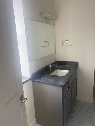 212 N Center Street 703, Bloomington, IL 61701