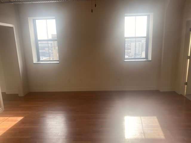 212 N Center Street 703, Bloomington, IL 61701