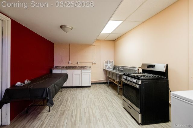 12325 Hamilton Avenue, Highland Park, MI 48203