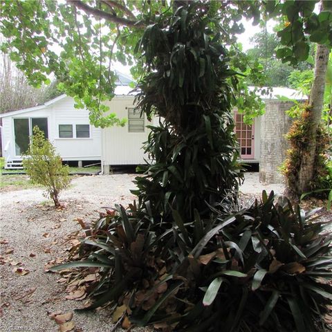 7697 Beach Daisy LN, Bokeelia, FL 33922