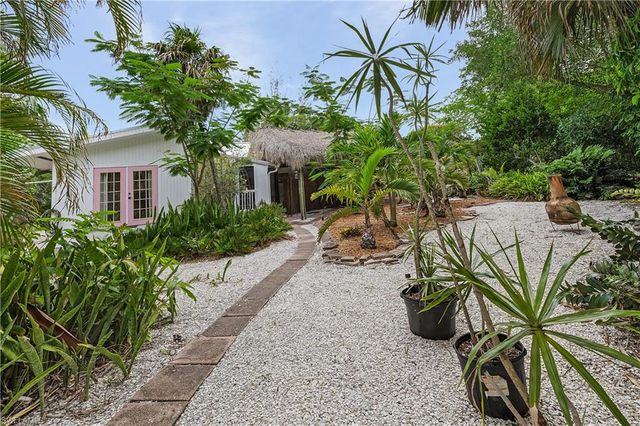 7697 Beach Daisy LN, Bokeelia, FL 33922