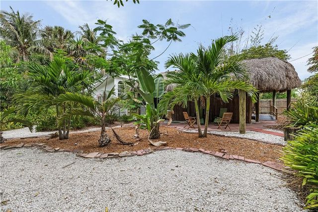 7697 Beach Daisy LN, Bokeelia, FL 33922