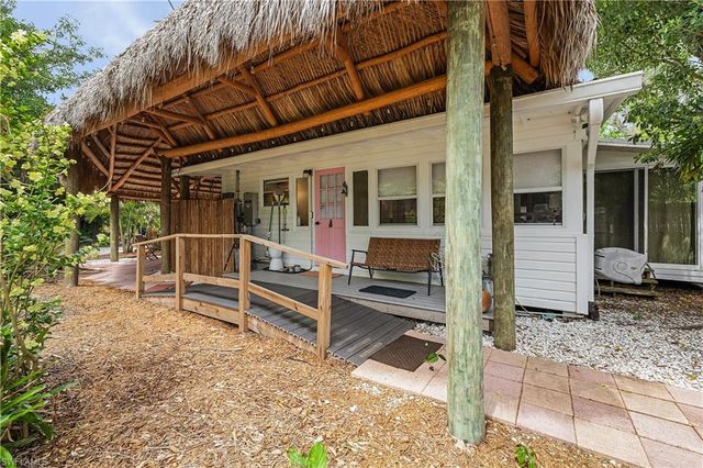 7697 Beach Daisy LN, Bokeelia, FL 33922