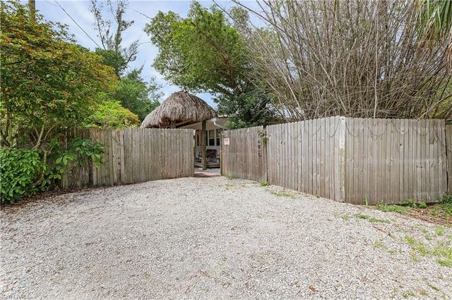 7697 Beach Daisy LN, Bokeelia, FL 33922