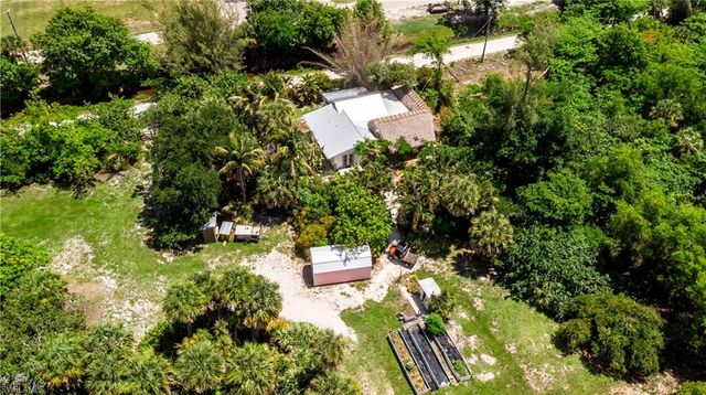 7697 Beach Daisy LN, Bokeelia, FL 33922
