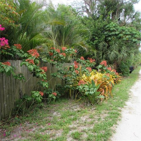 7697 Beach Daisy LN, Bokeelia, FL 33922