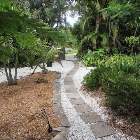 7697 Beach Daisy LN, Bokeelia, FL 33922