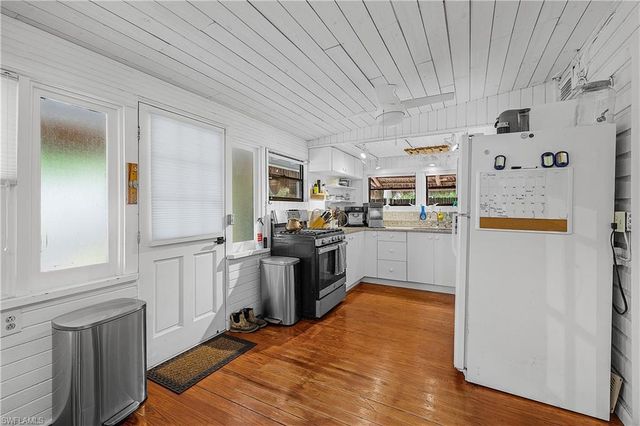 7697 Beach Daisy LN, Bokeelia, FL 33922
