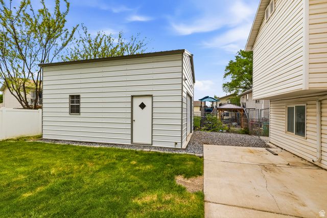 1561 W 1725 S, Woods Cross, UT 84087