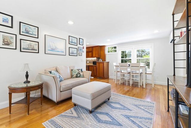 6r Fairview Ave, Swampscott, MA 01907