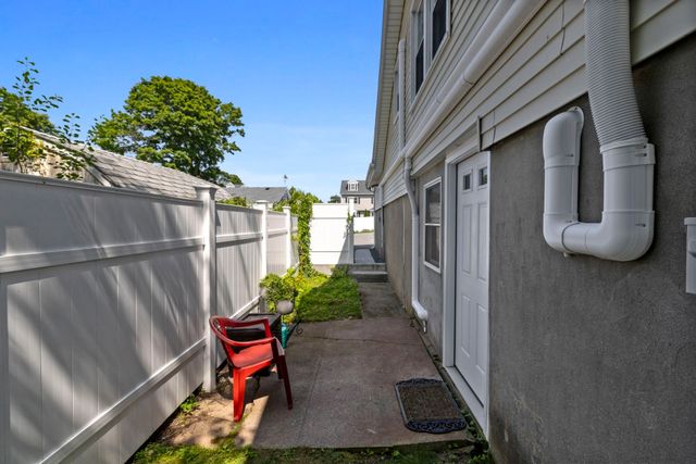 6r Fairview Ave, Swampscott, MA 01907