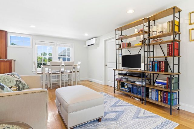 6r Fairview Ave, Swampscott, MA 01907