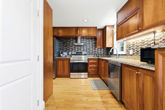 6r Fairview Ave, Swampscott, MA 01907