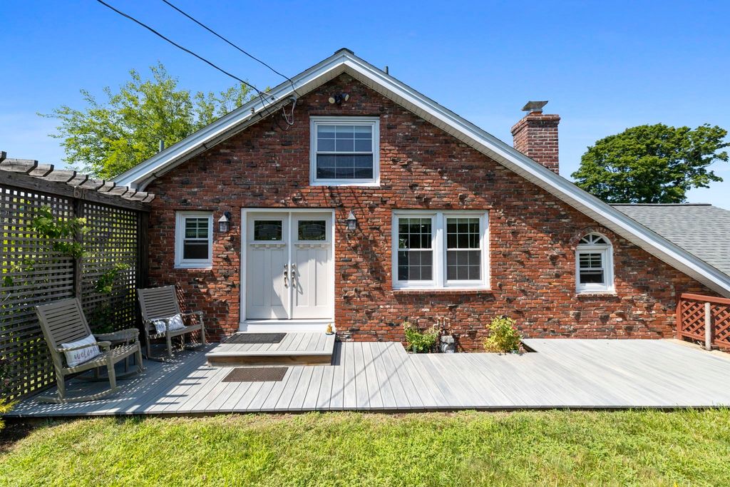 6r Fairview Ave, Swampscott, MA 01907