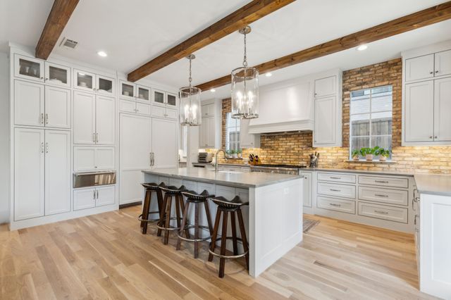 6622 Blue Valley Lane, Dallas, TX 75214