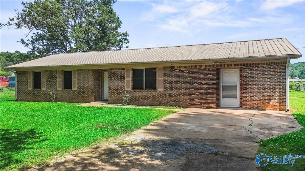 80 Mcdonald Lane, Guntersville, AL 35976