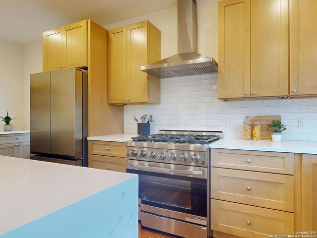 141 chevy chase, San Antonio, TX 78209