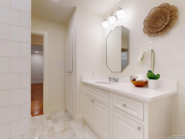 141 chevy chase, San Antonio, TX 78209