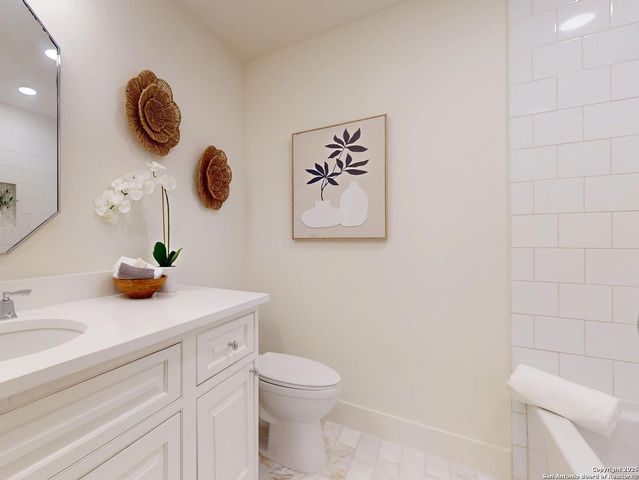 141 chevy chase, San Antonio, TX 78209