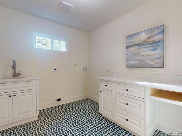 141 chevy chase, San Antonio, TX 78209
