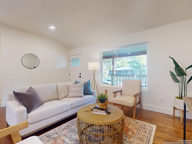 141 chevy chase, San Antonio, TX 78209