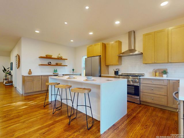 141 chevy chase, San Antonio, TX 78209