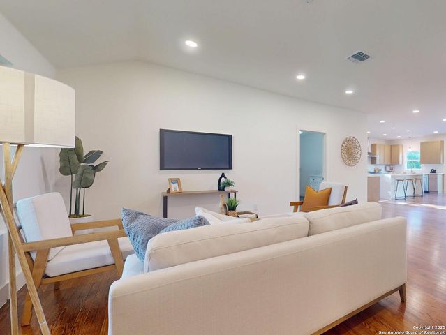 141 chevy chase, San Antonio, TX 78209