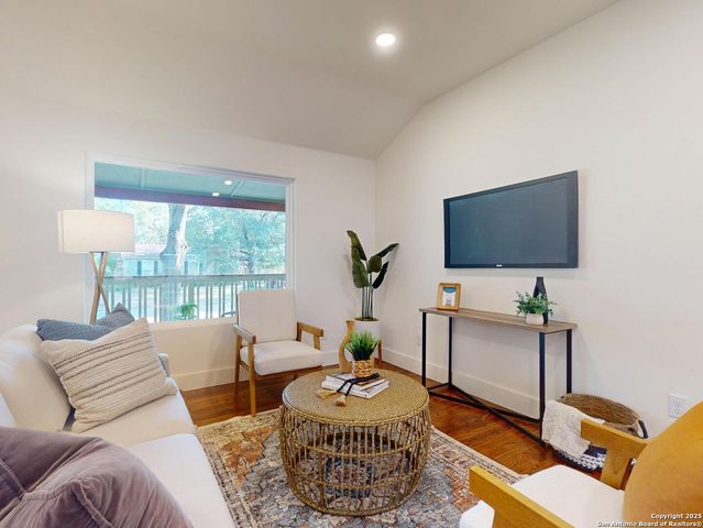 141 chevy chase, San Antonio, TX 78209