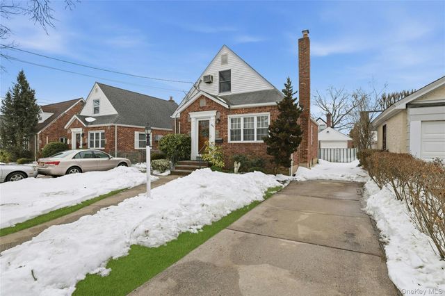 348 Carnation Avenue, Floral Park, NY 11001