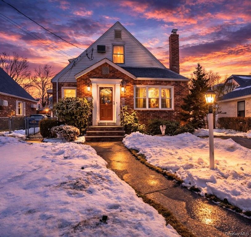 348 Carnation Avenue, Floral Park, NY 11001