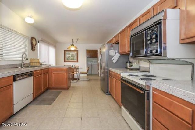 6861 E Dorado Court, Tucson, AZ 85715