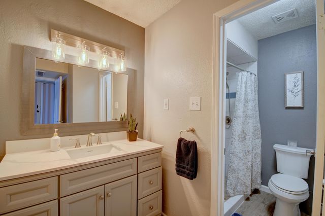 4713 COUNTRY CLUB Lane NW D-4, Albuquerque, NM 87114