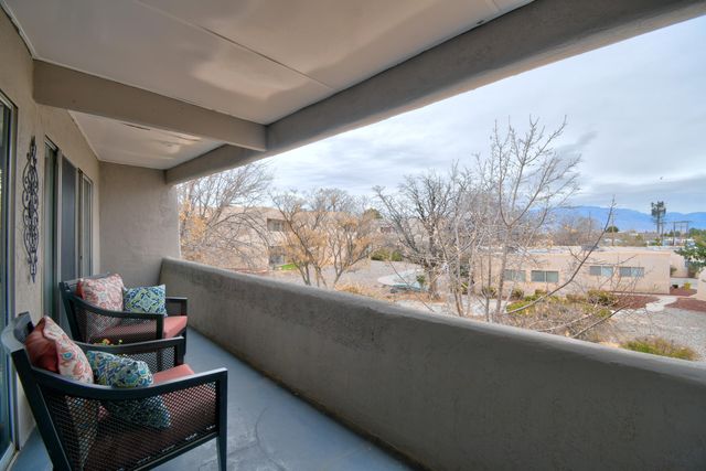 4713 COUNTRY CLUB Lane NW D-4, Albuquerque, NM 87114