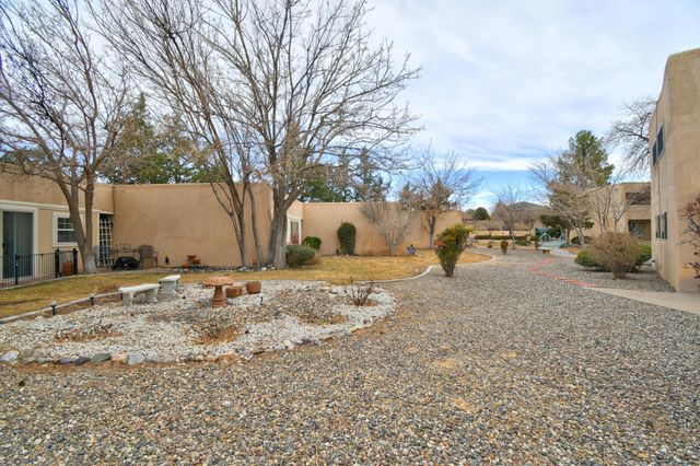 4713 COUNTRY CLUB Lane NW D-4, Albuquerque, NM 87114
