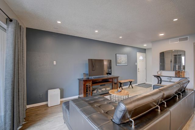 4713 COUNTRY CLUB Lane NW D-4, Albuquerque, NM 87114